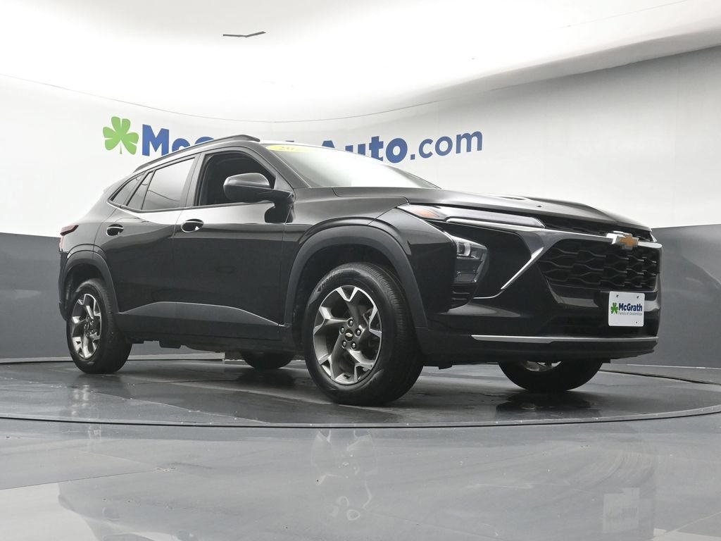 Used 2025 Chevrolet Trax LT w/ Driver Confidence Package FWD image 26
