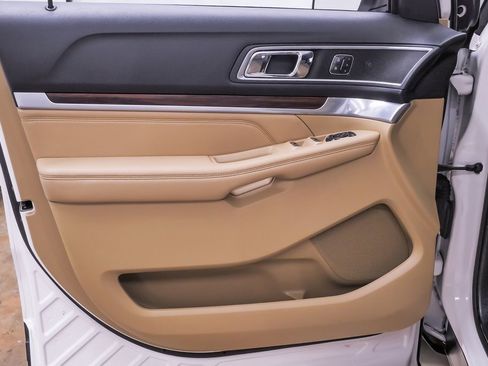 Used 2017 Ford Explorer Limited image 30