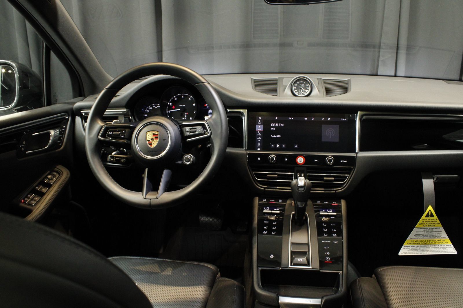 Certified 2026 Porsche Macan AWD/4WD image 4