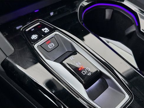 Used 2025 Audi Q5 Premium w/ Convenience Package image 18