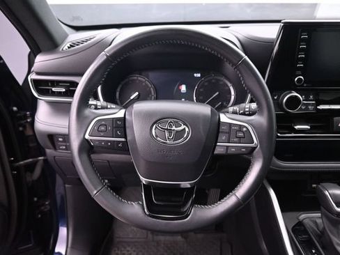Used 2021 Toyota Highlander XSE FWD image 24