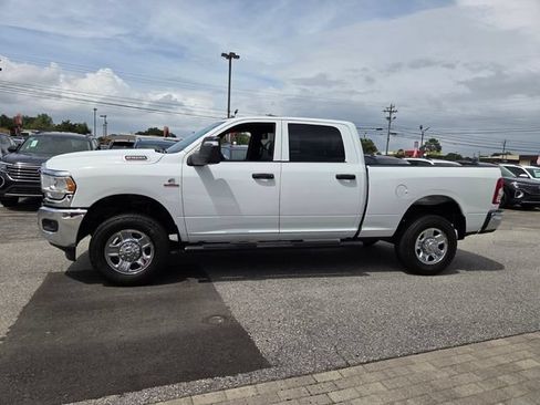 Used 2024 RAM 2500 Tradesman w/ Chrome Appearance Group AWD/4WD image 4