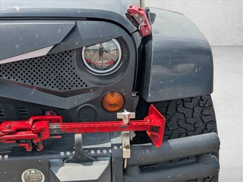 Used 2013 Jeep Wrangler Unlimited Sahara w/ Connectivity Group AWD/4WD image 9