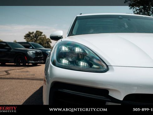 Used 2021 Porsche Cayenne AWD/4WD image 9