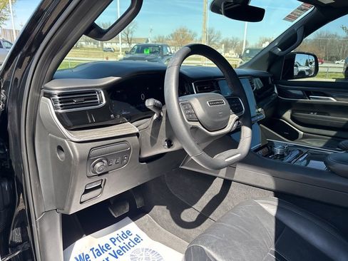 Used 2022 Jeep Wagoneer Series III w/ Premium Group I image 60