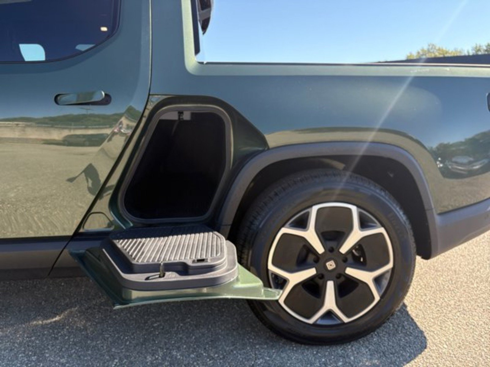 Used 2024 Rivian R1T Adventure Dual AWD/4WD image 25