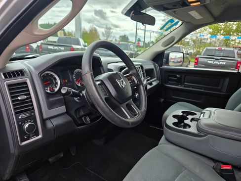 Used 2017 RAM 1500 ST w/ SXT Appearance Group image 9