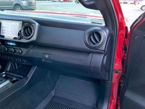 Used 2021 Toyota Tacoma TRD Off-Road image 17