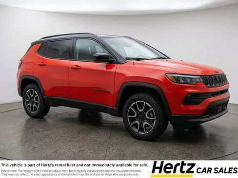Used 2025 Jeep Compass Trailhawk AWD/4WD image 1