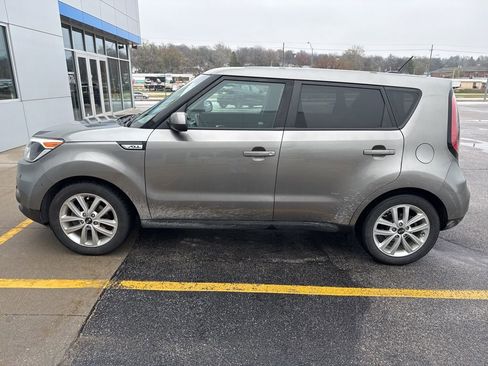 Used 2019 Kia Soul + image 2