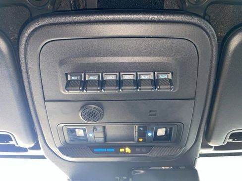 Used 2023 Ford Bronco Wildtrak image 17