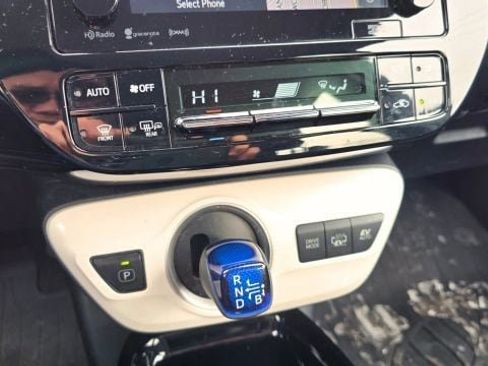 Used 2018 Toyota Prius Prime Plus image 16