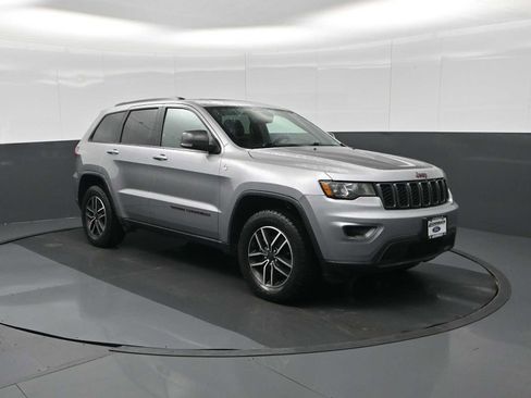 Used 2020 Jeep Grand Cherokee Trailhawk image 2