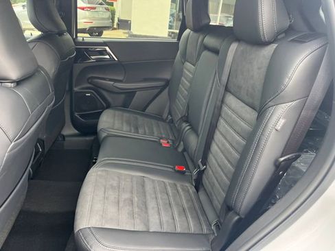 New 2026 Mitsubishi Outlander LE FWD image 27