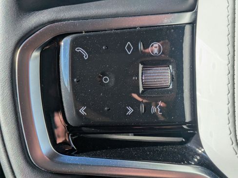 Used 2025 Land Rover Range Rover Sport SE image 16