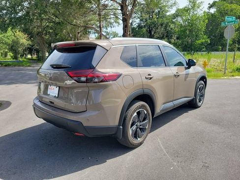 Used 2024 Nissan Rogue SV w/ SV Premium Package AWD/4WD image 2