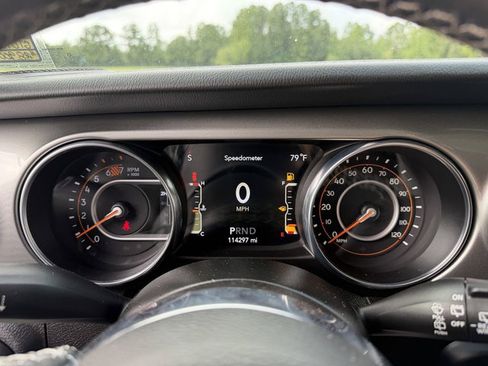 Used 2021 Jeep Wrangler Unlimited Sahara AWD/4WD image 17