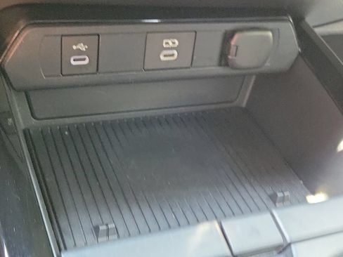 Used 2025 Toyota Prius Limited FWD image 31