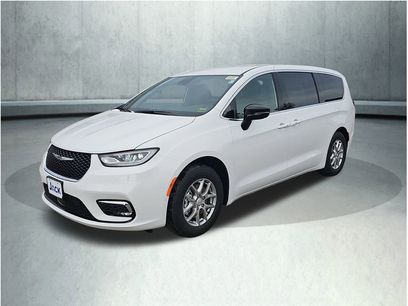 New 2026 Chrysler Pacifica Select