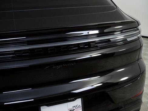 New 2026 Porsche Cayenne Base image 37