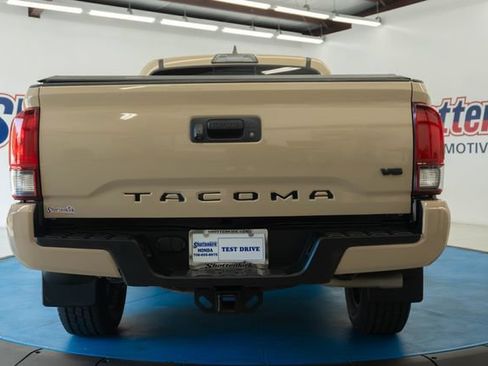 Used 2018 Toyota Tacoma TRD Sport AWD/4WD image 26