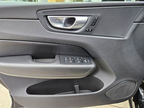 Certified 2025 Volvo XC60 B5 Plus AWD/4WD image 18