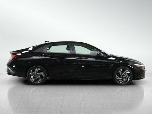 Used 2025 Hyundai Elantra Sport FWD image 6