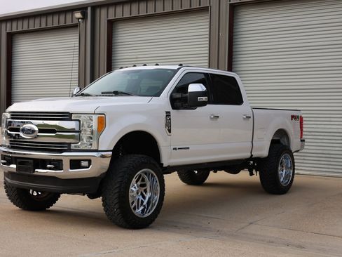 Used 2017 Ford F250 Lariat w/ Chrome Package image 8