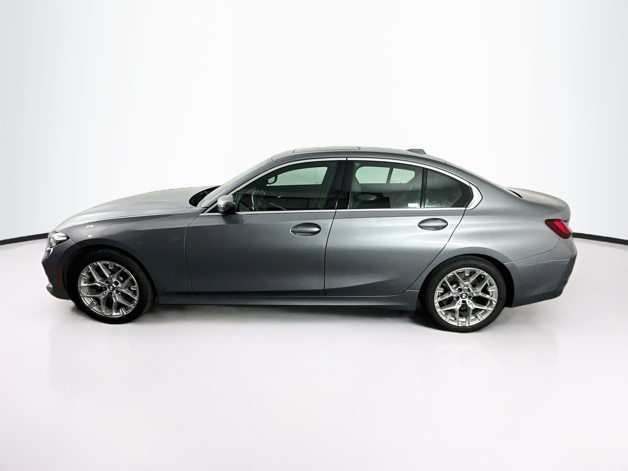 Used 2026 BMW 330i xDrive Sedan AWD/4WD image 4