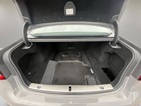 Used 2022 BMW 750i xDrive w/ Executive Package image 36