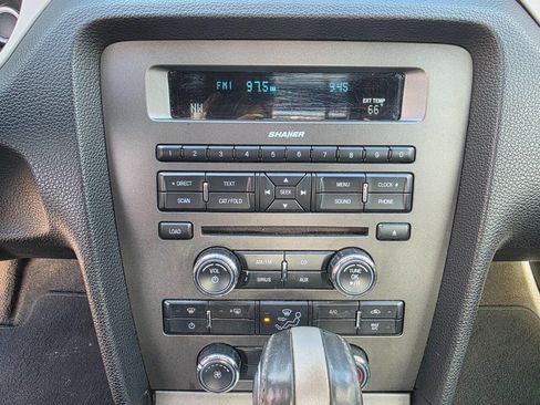 Used 2013 Ford Mustang Premium image 22