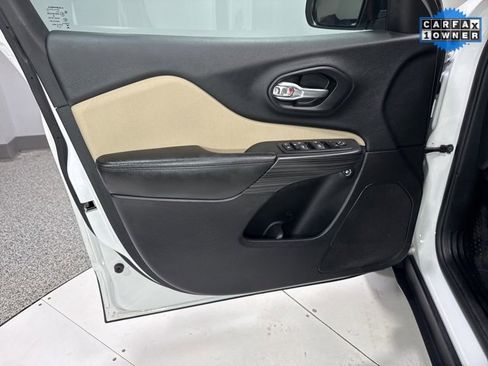 Used 2016 Jeep Cherokee Sport image 5