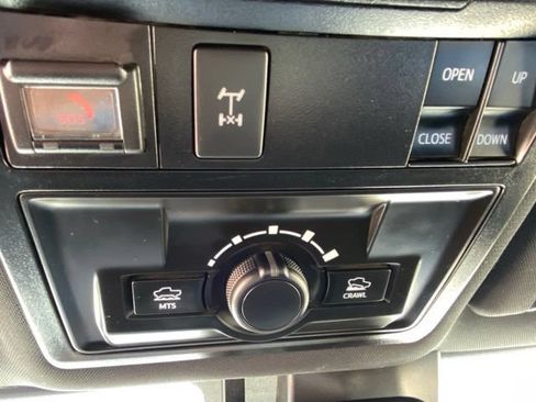 Used 2020 Toyota Tacoma TRD Off-Road w/ TRD Premium Off Road Package AWD/4WD image 23