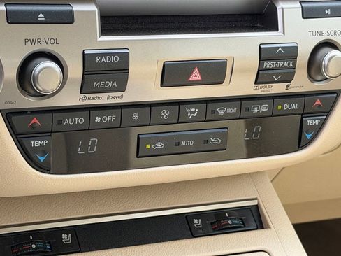 Used 2014 Lexus ES 350 w/ Premium Package FWD image 20