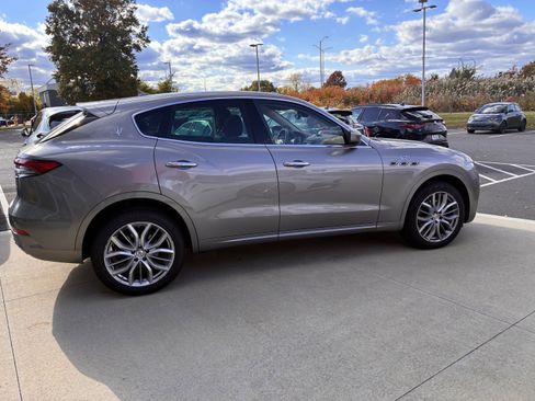 Used 2022 Maserati Levante GT image 5