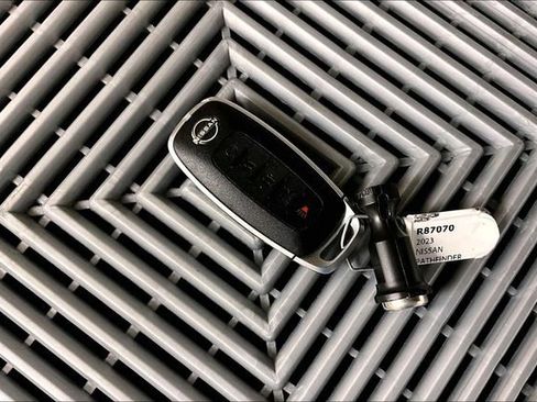 Used 2023 Nissan Pathfinder Platinum image 12