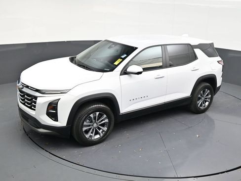 Used 2025 Chevrolet Equinox LT w/ Safety and Technology Package FWD image 13