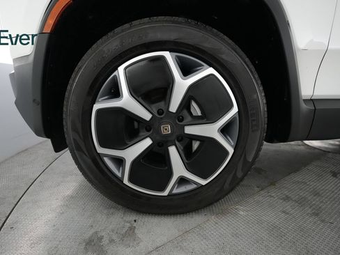 Used 2024 Rivian R1S Adventure AWD/4WD image 19