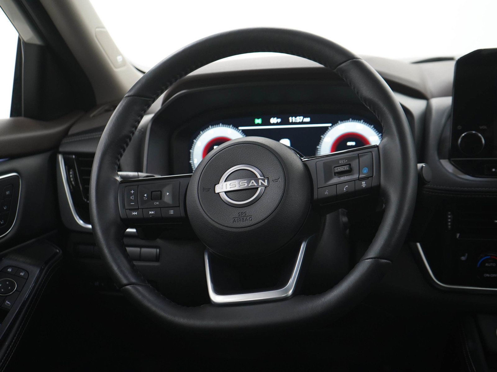 Used 2023 Nissan Rogue Platinum AWD/4WD image 17