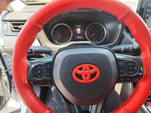 Used 2019 Toyota RAV4 LE FWD image 14