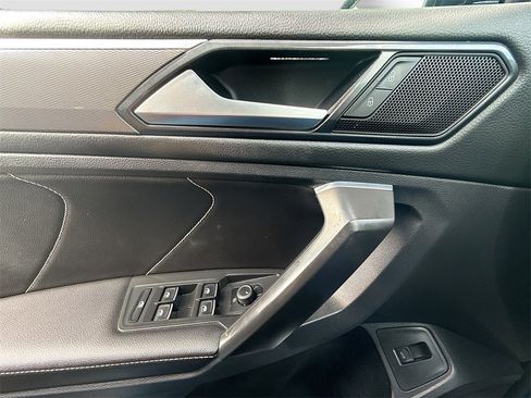 Used 2022 Volkswagen Tiguan SE R-Line image 19