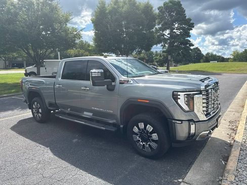 Used 2024 GMC Sierra 3500 Denali w/ Denali Reserve Package AWD/4WD image 3
