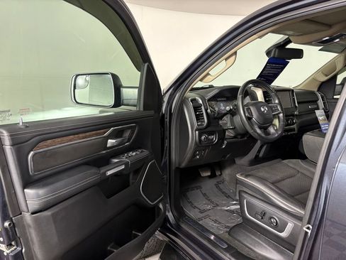 Used 2019 RAM 1500 Laramie AWD/4WD image 12