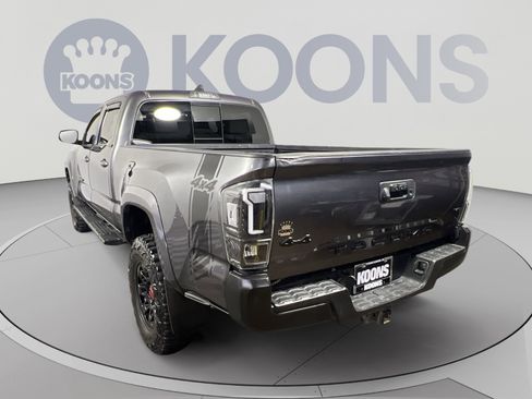 Used 2022 Toyota Tacoma SR5 AWD/4WD image 4