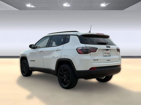 Used 2026 Jeep Compass Latitude AWD/4WD image 3