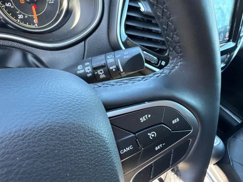 Used 2019 Jeep Cherokee Limited image 18