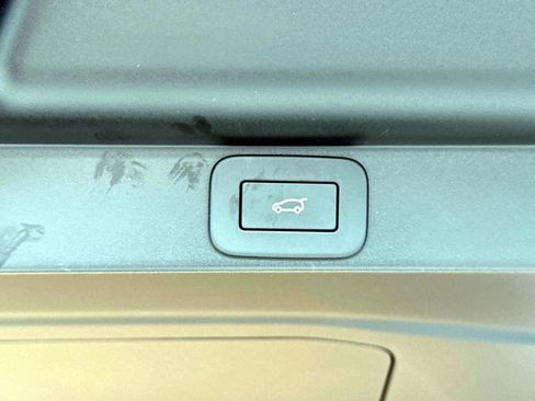 Used 2025 Land Rover Range Rover SE AWD/4WD image 12