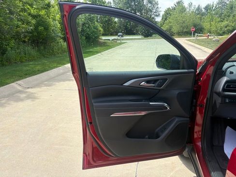 New 2026 Chevrolet Traverse LT w/ Driver Confidence Package AWD/4WD image 13