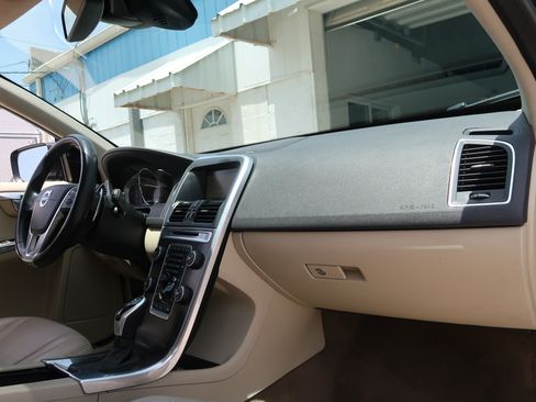 Used 2015 Volvo XC60 T6 Platinum FWD image 23