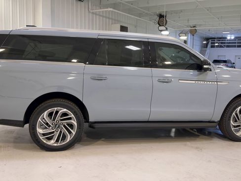 New 2026 Lincoln Navigator L Premier AWD/4WD image 2
